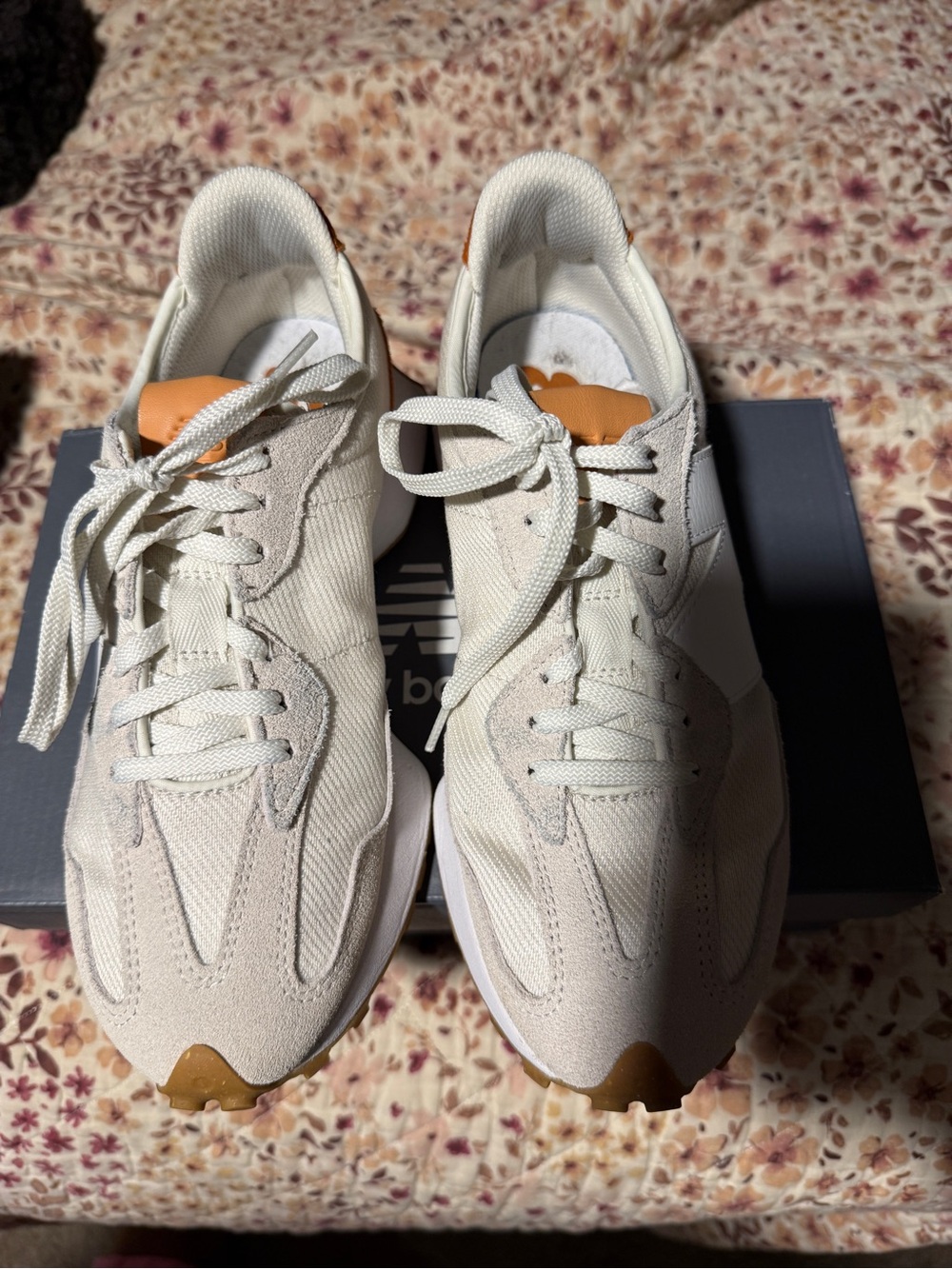 New Balance Women’s 327 cream - Picture 2 of 8
